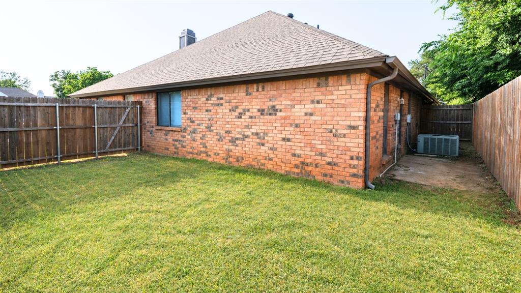 304 Moore Creek Road, Unit 300 Hurst, TX 76053 - Photo 16 of 17