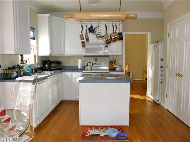 2701 Glasshouse Road Jamestown, NC 27282 - Photo 8 of 10 Kitchen.