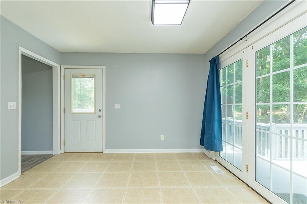 291 Kingwood Road Reidsville, NC 27320 - Photo 13 of 49 Dining area