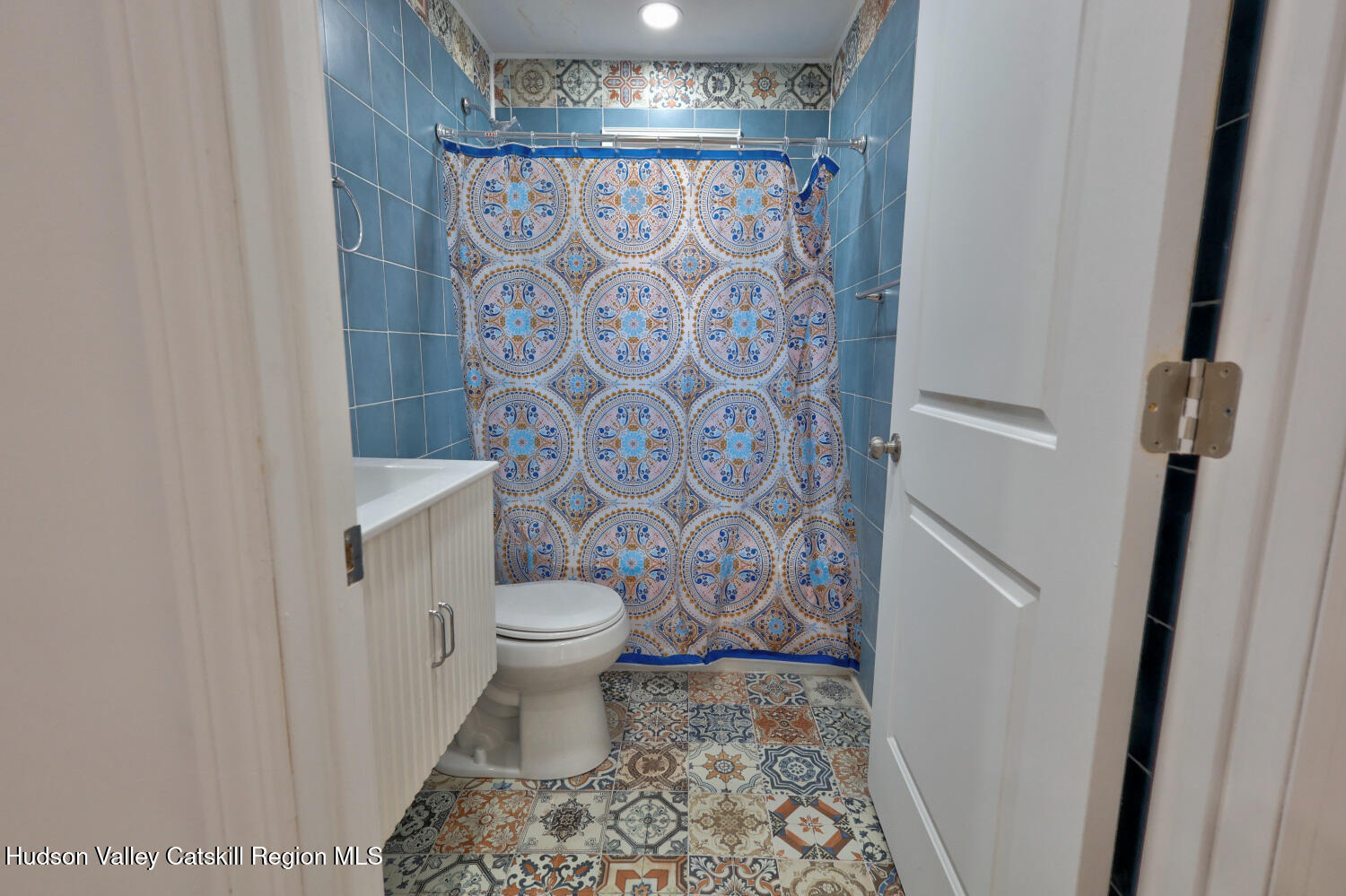40 Cemetery Road Palenville, NY 12463 - Photo 25 of 47 a bathroom with a toilet and shower curtain