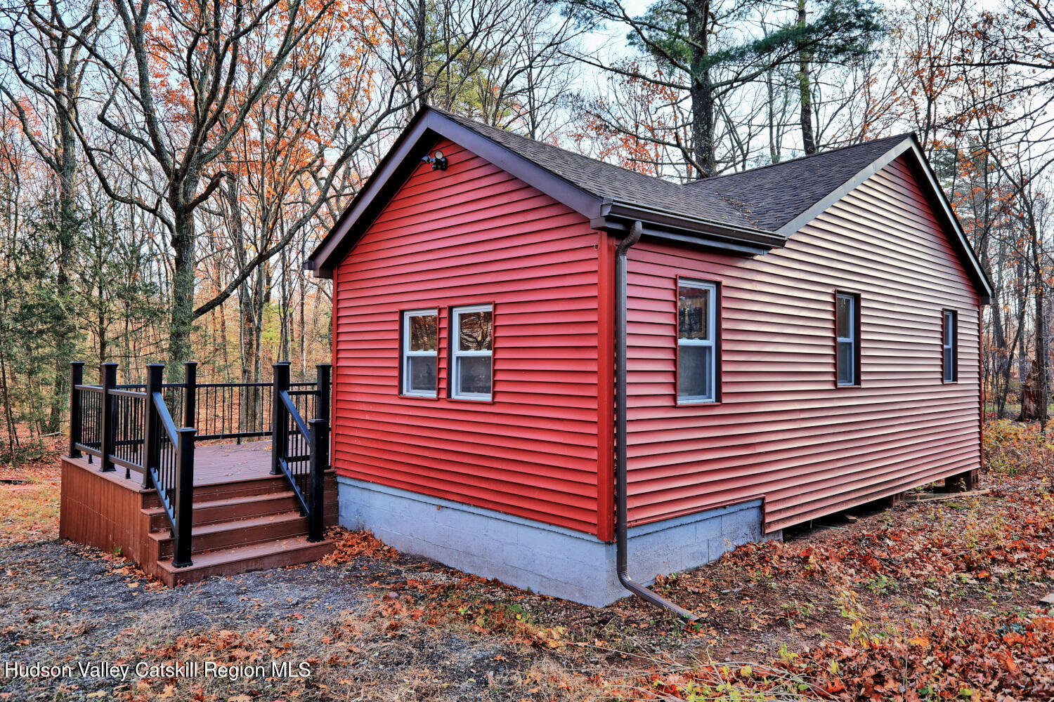40 Cemetery Road Palenville, NY 12463 - Photo 8 of 47 a front view of a house with a yard