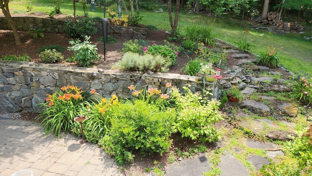 7 Tree Top Way Methuen, MA 01844 - Photo 32 of 35