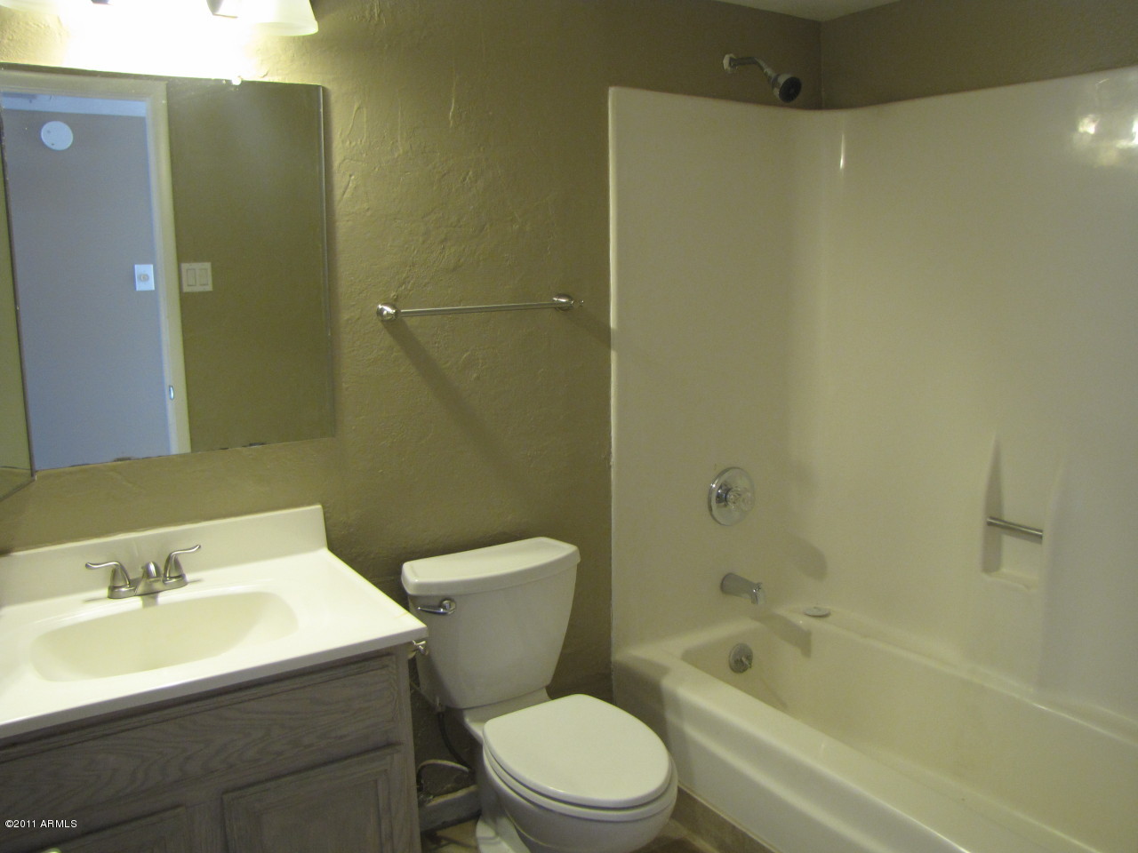 3448 West Calavar Road Phoenix, AZ 85053 - Photo 6 of 15 8