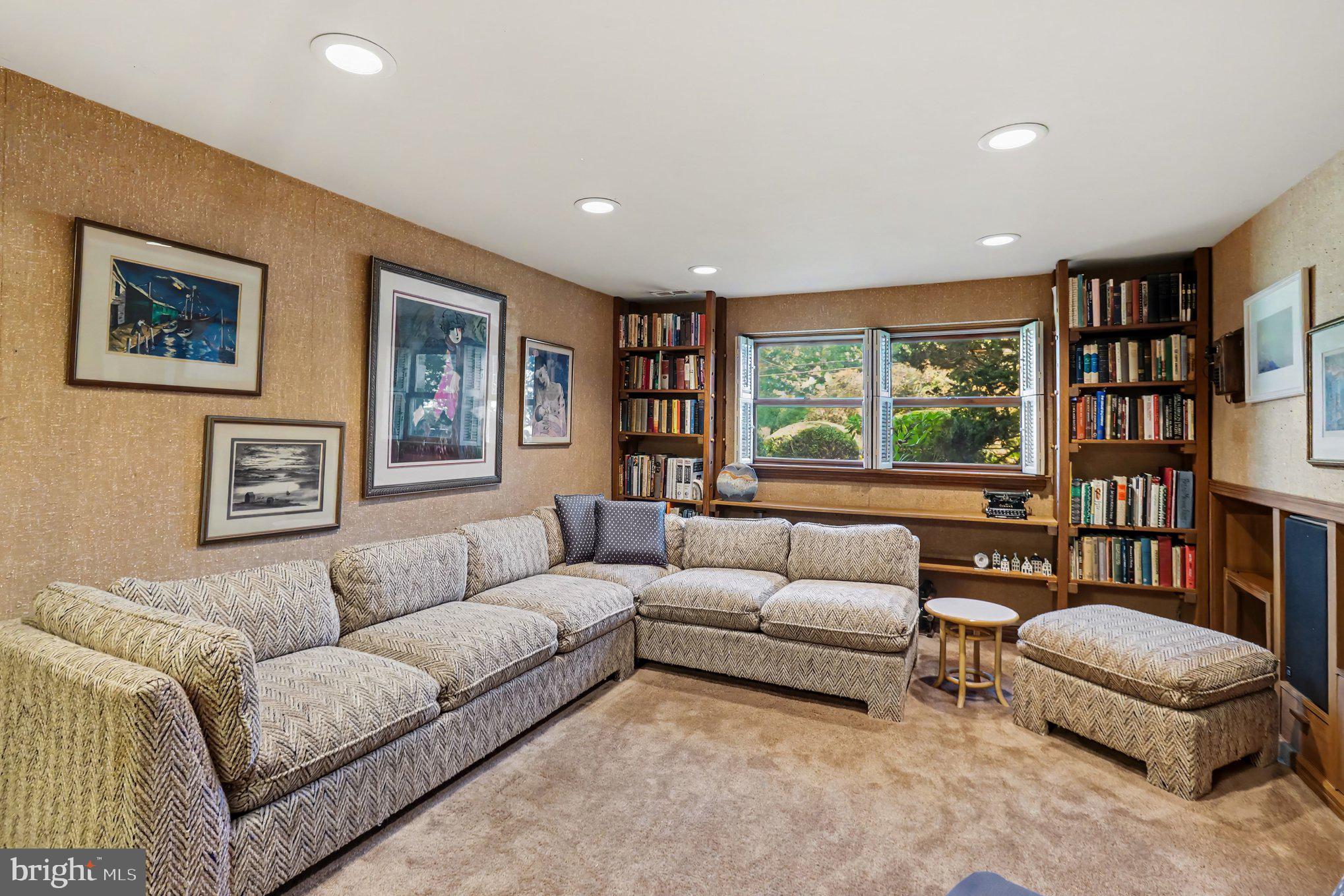 1229 Hoffman Road Ambler, PA 19002 - Photo 17 of 52 Family Room