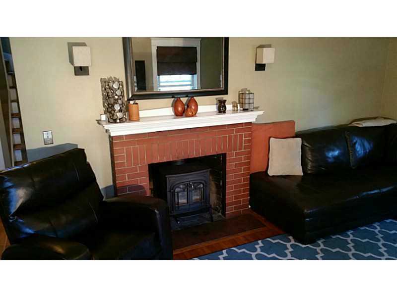 10 Benedict Road Warwick, RI 02888 - Photo 3 of 12 Living Room.
