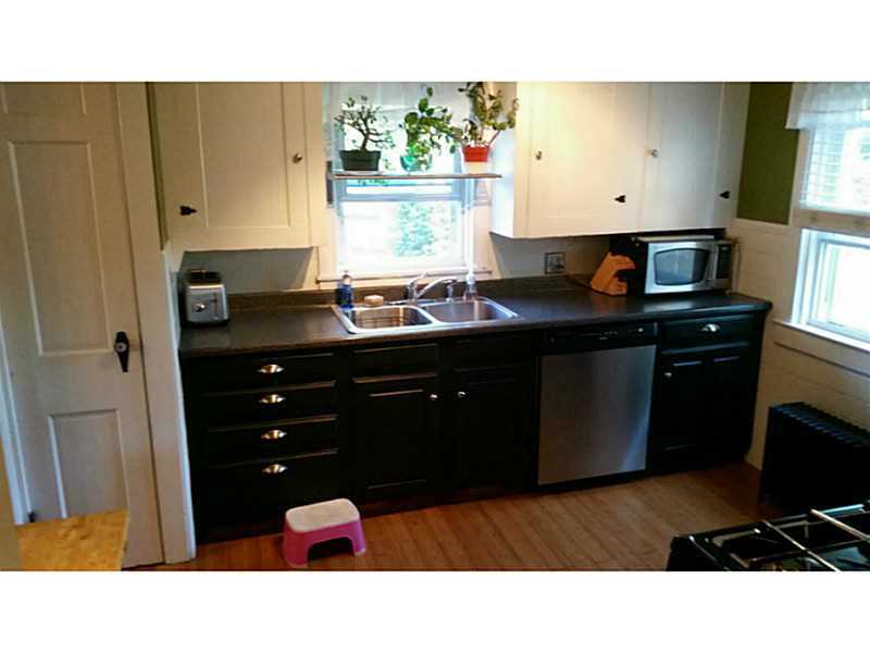 10 Benedict Road Warwick, RI 02888 - Photo 4 of 12 Kitchen.