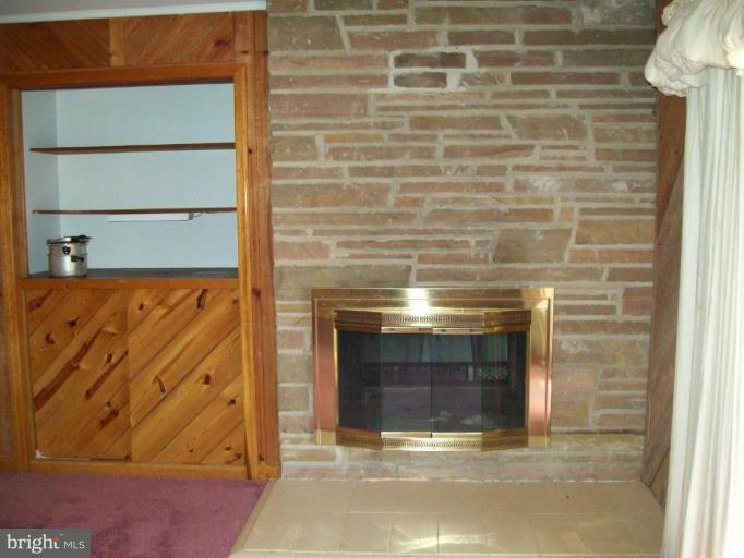 5811 Park Road Brooklyn, MD 21225 - Photo 12 of 15 Family Room