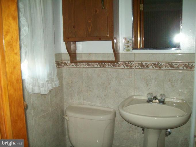 5811 Park Road Brooklyn, MD 21225 - Photo 14 of 15 Master Bath