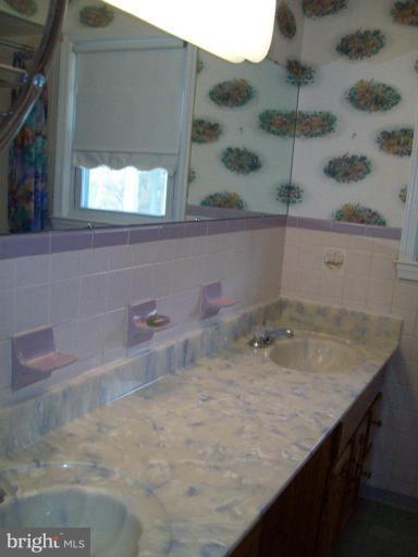 5811 Park Road Brooklyn, MD 21225 - Photo 9 of 15 Bath #1