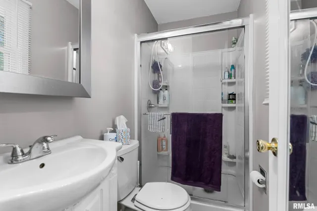 $225,000 | 909 Portland Drive, Sherman, IL 62684