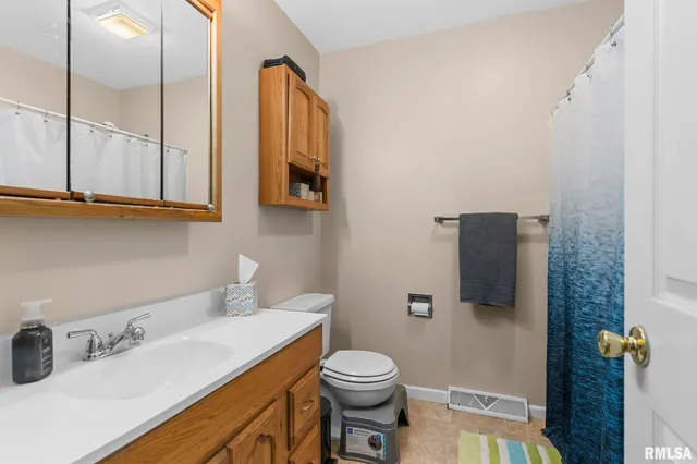 $225,000 | 909 Portland Drive, Sherman, IL 62684