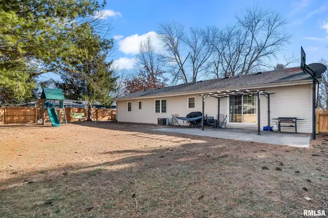 $225,000 | 909 Portland Drive, Sherman, IL 62684