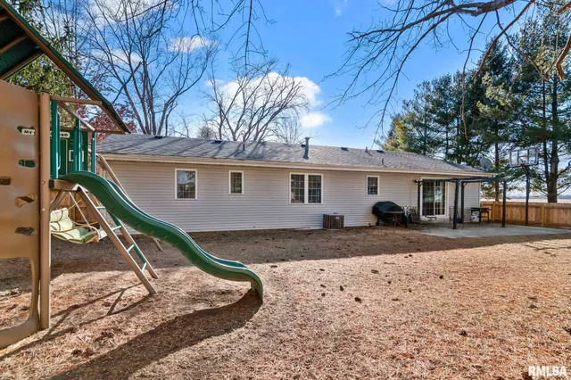 $225,000 | 909 Portland Drive, Sherman, IL 62684