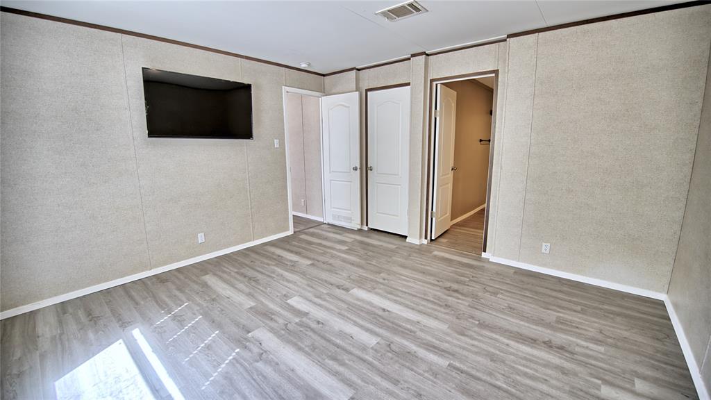523 Billy Road Bowie, TX 76230 - Photo 14 of 35 Primary features ensuite bath and walk in closet