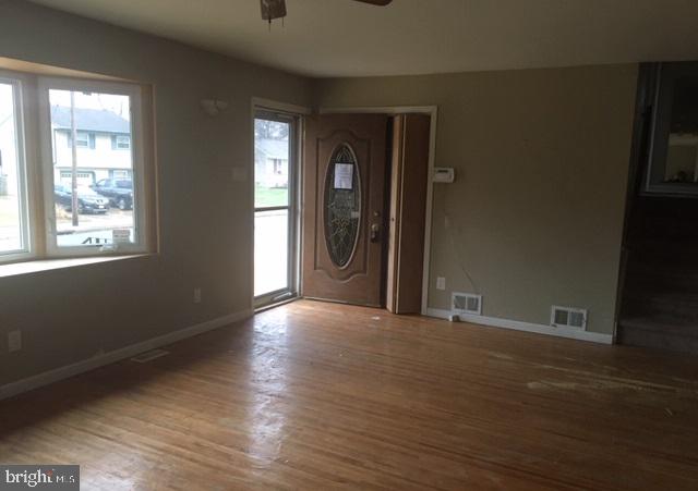 8 Spruce Road Burlington, NJ 08016 - Photo 2 of 10