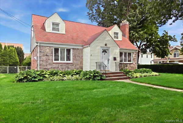 $949,999 | 43 Scott Street, New Hyde Park, NY 11040