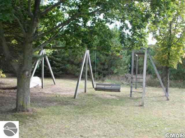 11700 East Colby Road Crystal, MI 48818 - Photo 7 of 15 1768343-6.JPG