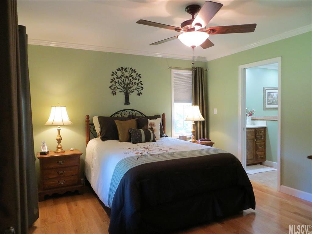 4566 Henry River Road Hickory, NC 28602 - Photo 4 of 25 Gallery Image 4