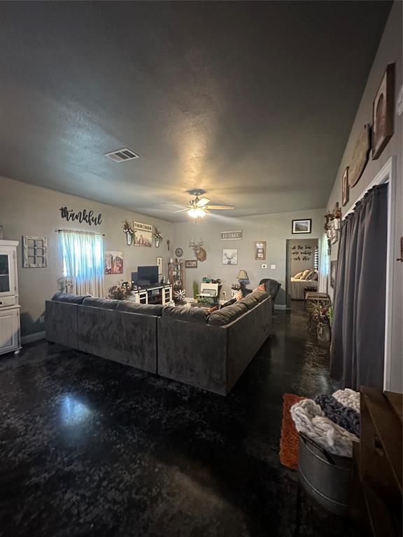 134-1112 1112th Rio Vista, TX 76093 - Photo 5 of 25 a room with furniture