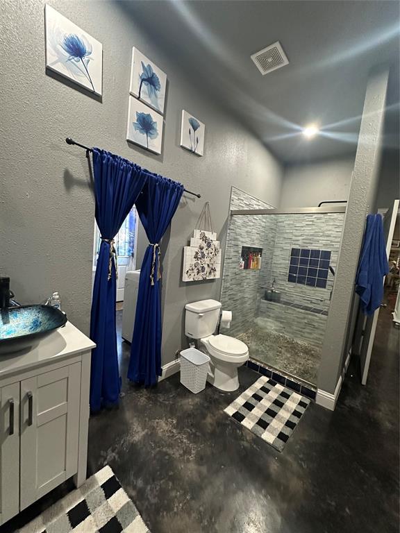 134-1112 1112th Rio Vista, TX 76093 - Photo 8 of 25 a living room with furniture and a rug