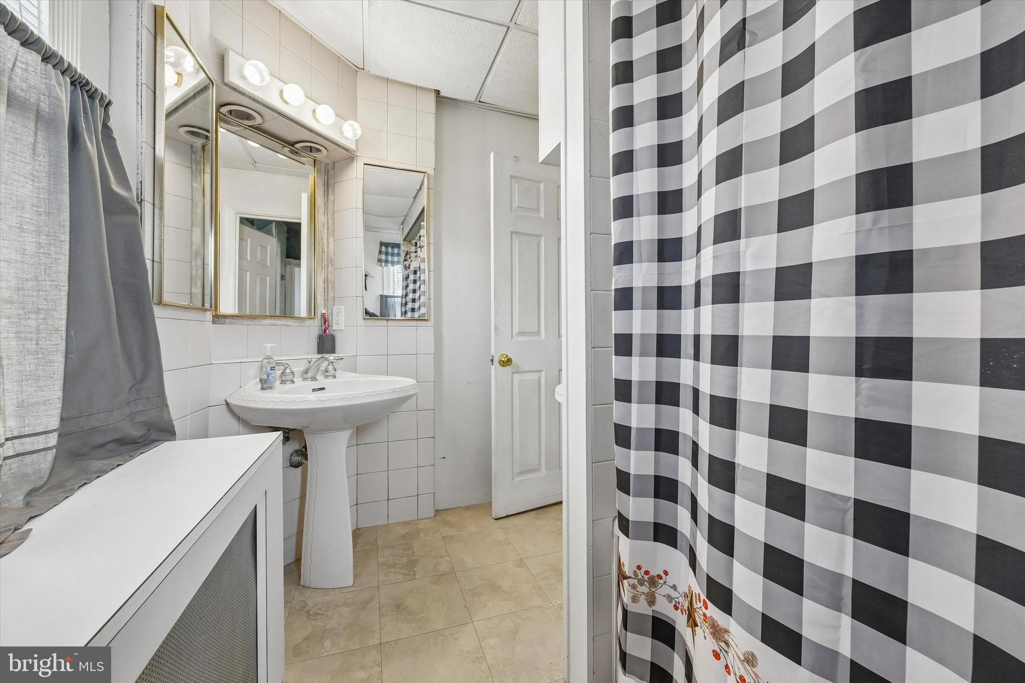 620 Gilbert Road Ridley Park, PA 19078 - Photo 22 of 35 a bathroom with a sink toilet and shower