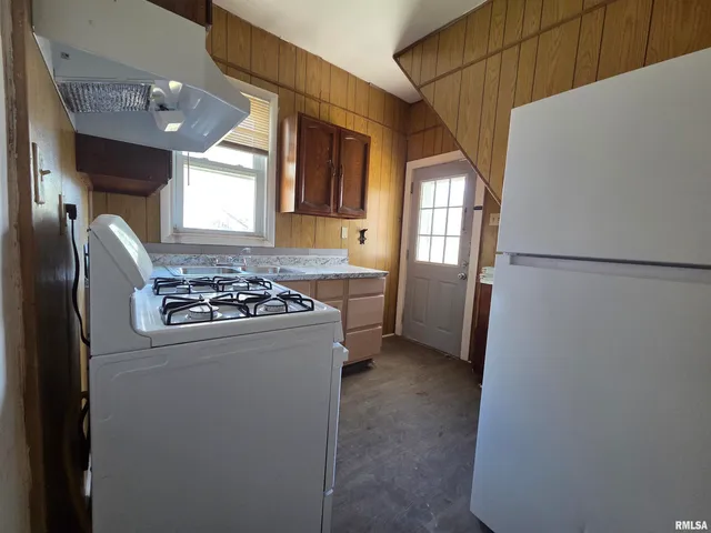 $100,000 | 519 4th Avenue South, Clinton, IA 52732