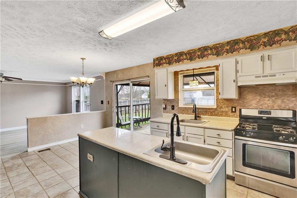 537 Jackson Drive Apollo, PA 15613 - Photo 12 of 38 Center Island with additional sink