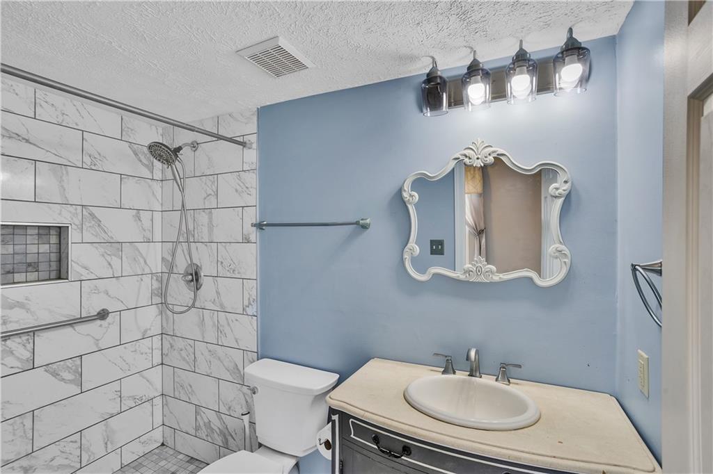 537 Jackson Drive Apollo, PA 15613 - Photo 19 of 38 1-St Floor full bath