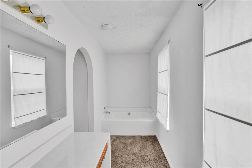 537 Jackson Drive Apollo, PA 15613 - Photo 24 of 38 Garden Tub