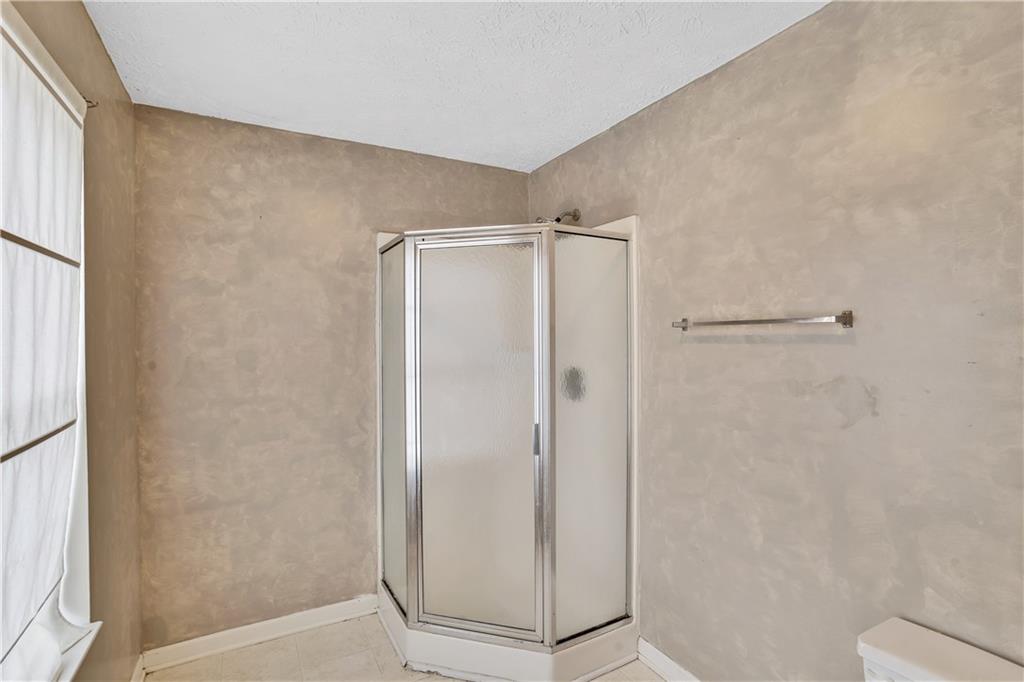 537 Jackson Drive Apollo, PA 15613 - Photo 25 of 38 Shower