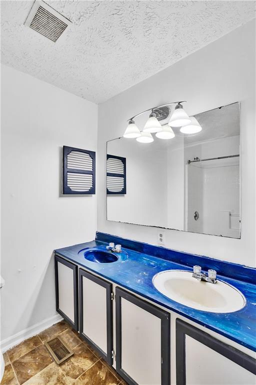 537 Jackson Drive Apollo, PA 15613 - Photo 30 of 38 2nd fl Main Bathroom