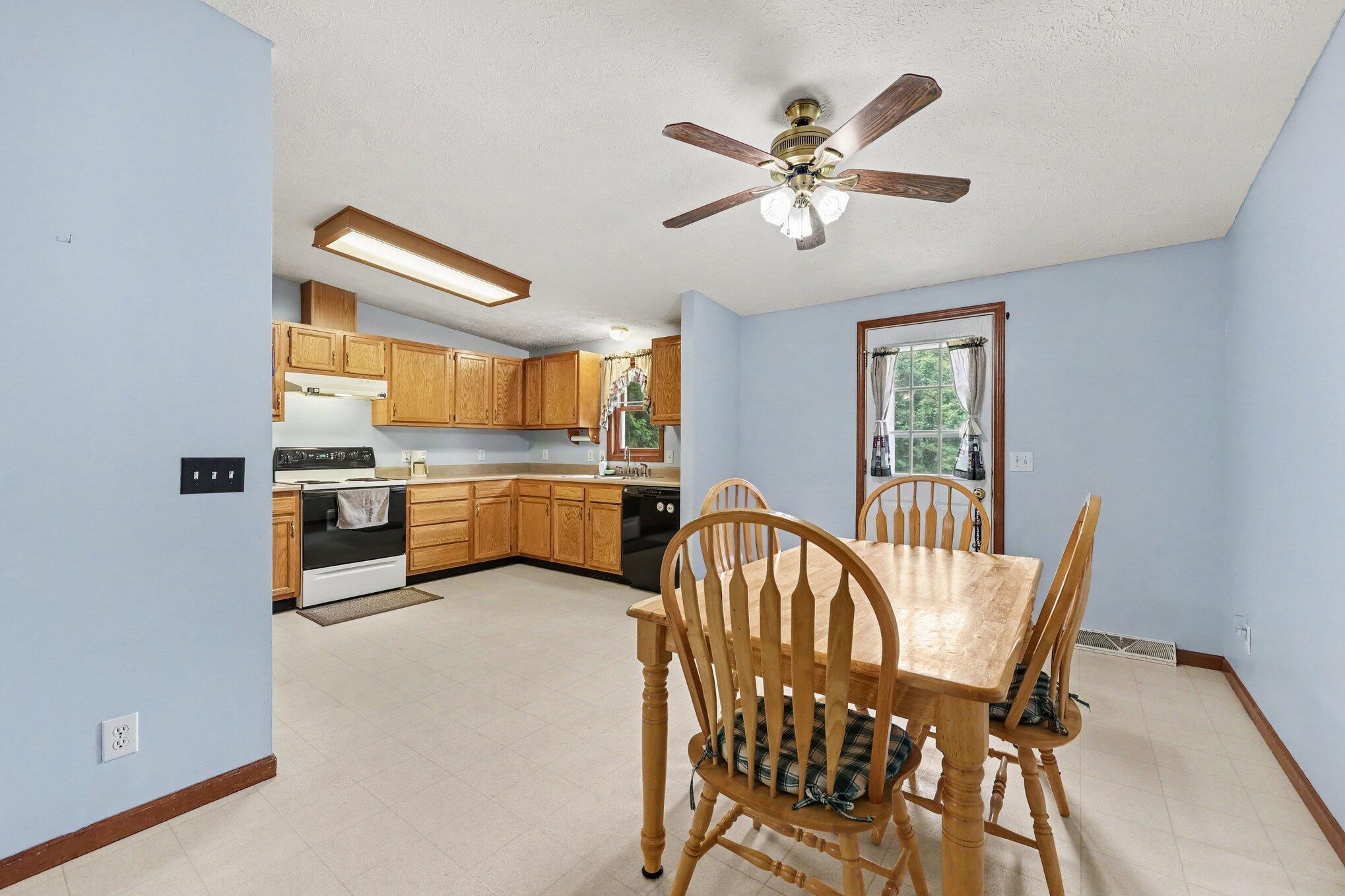 8202 Kennedy Road Munith, MI 49259 - Photo 9 of 39 009_file_8768