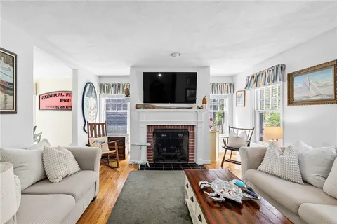 $2,975 | 93 Mill Street, Unit B, Newport, RI 02840