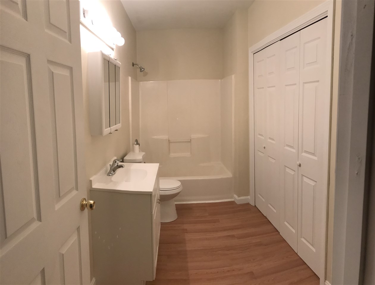 28 Riverside Drive Hudson, NH 03051 - Photo 6 of 14