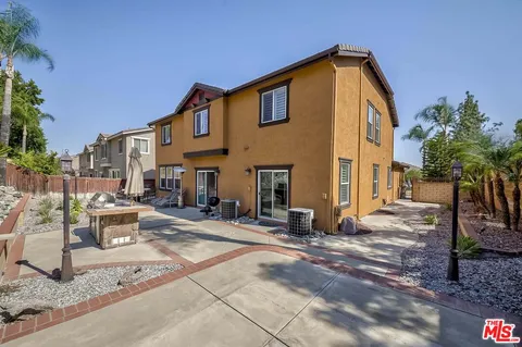 a view of a house with backyard and sitting area
