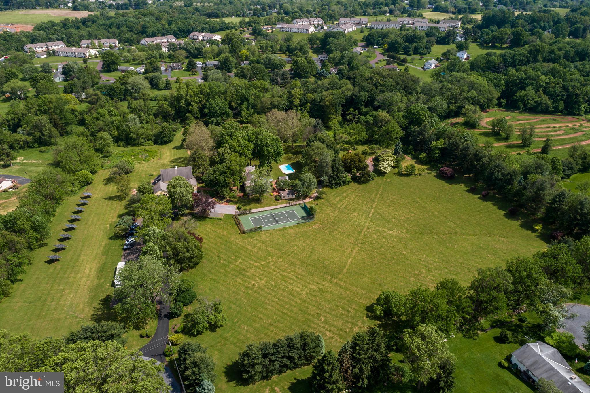 886 Vaughn Road Pottstown, PA 19465 - Photo 3 of 88