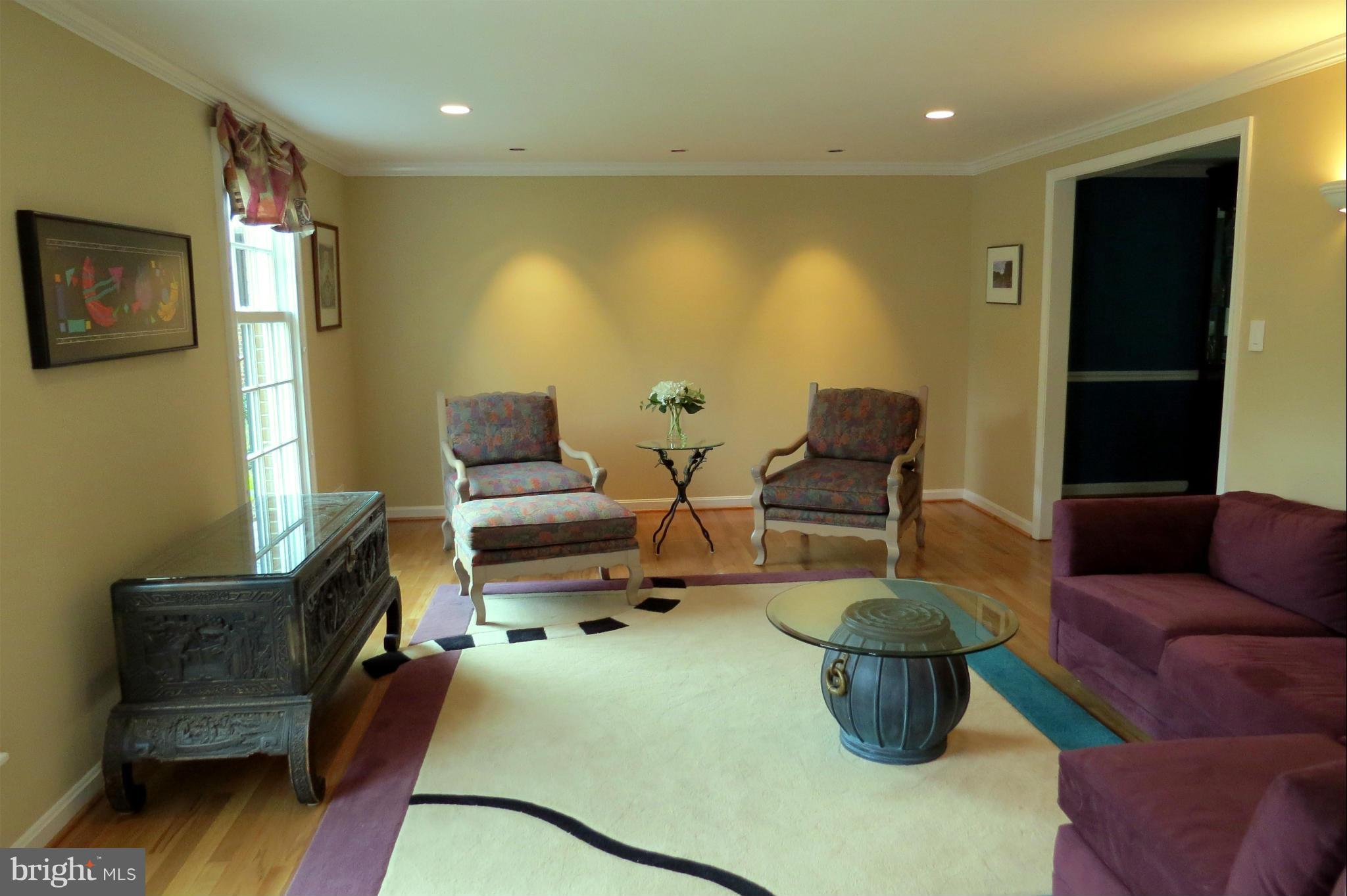6 Over Ridge Court Potomac, MD 20854 - Photo 4 of 30 Living Room