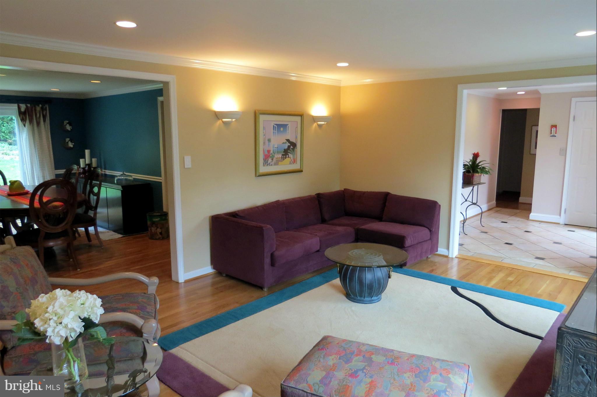 6 Over Ridge Court Potomac, MD 20854 - Photo 5 of 30 Living Room