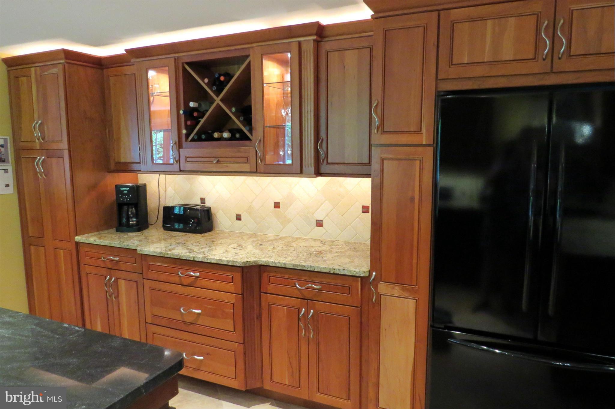 6 Over Ridge Court Potomac, MD 20854 - Photo 9 of 30 Kitchen