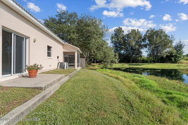 a view of a house with backyard and sitting area