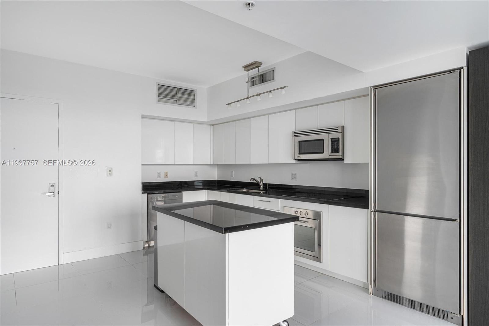 92 Southwest 3rd Street, Unit 4109 Miami, FL 33130 - Photo 4 of 23 Photo 4