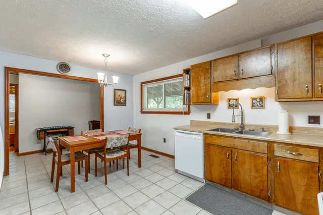 $325,000 | 395 Dancing Fern Road, Sequatchie, TN 37374