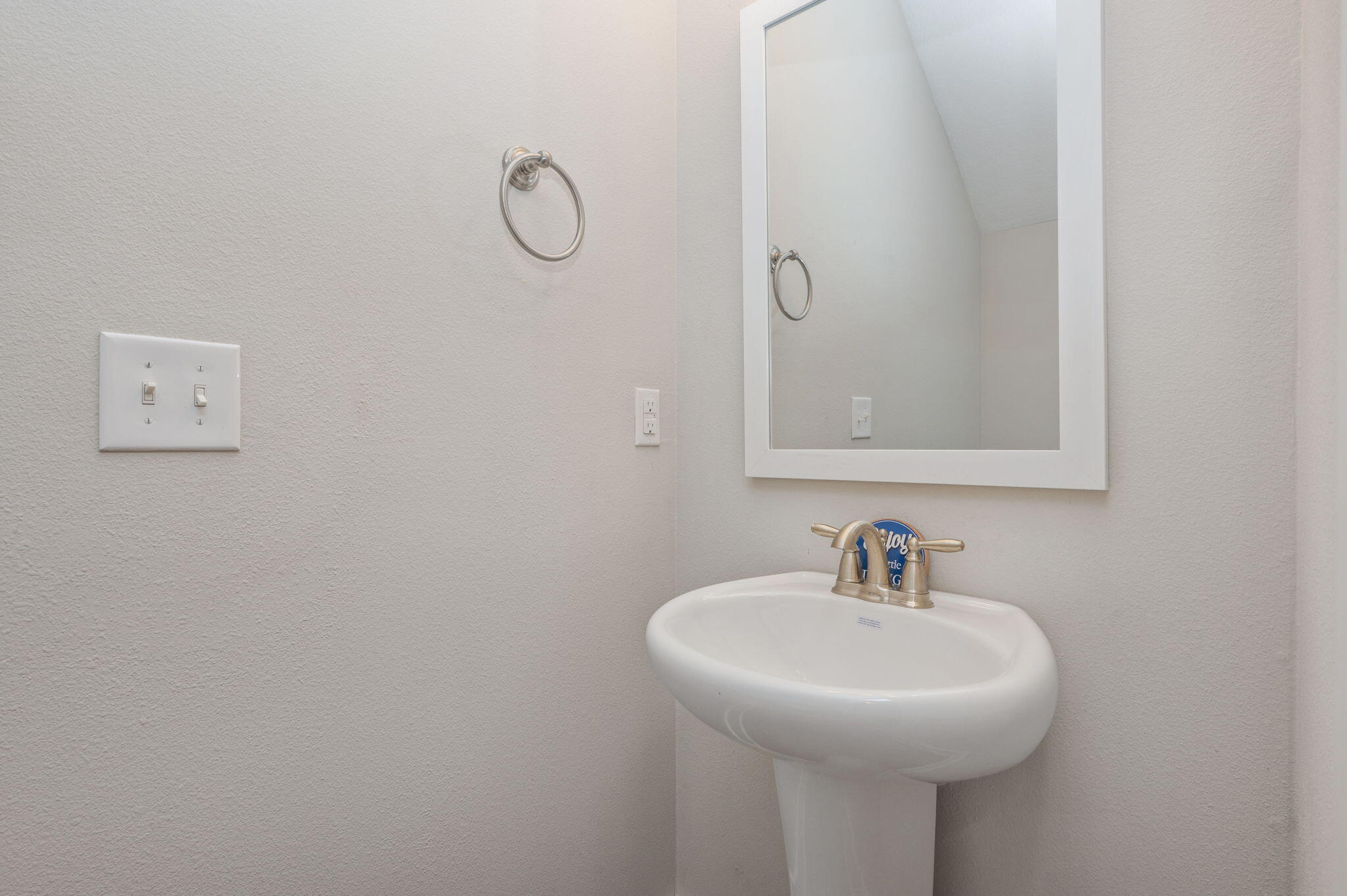275 North Sand Palm Road, Unit 167VISTA Freeport, FL 32439 - Photo 14 of 40 a bathroom with a sink and mirror