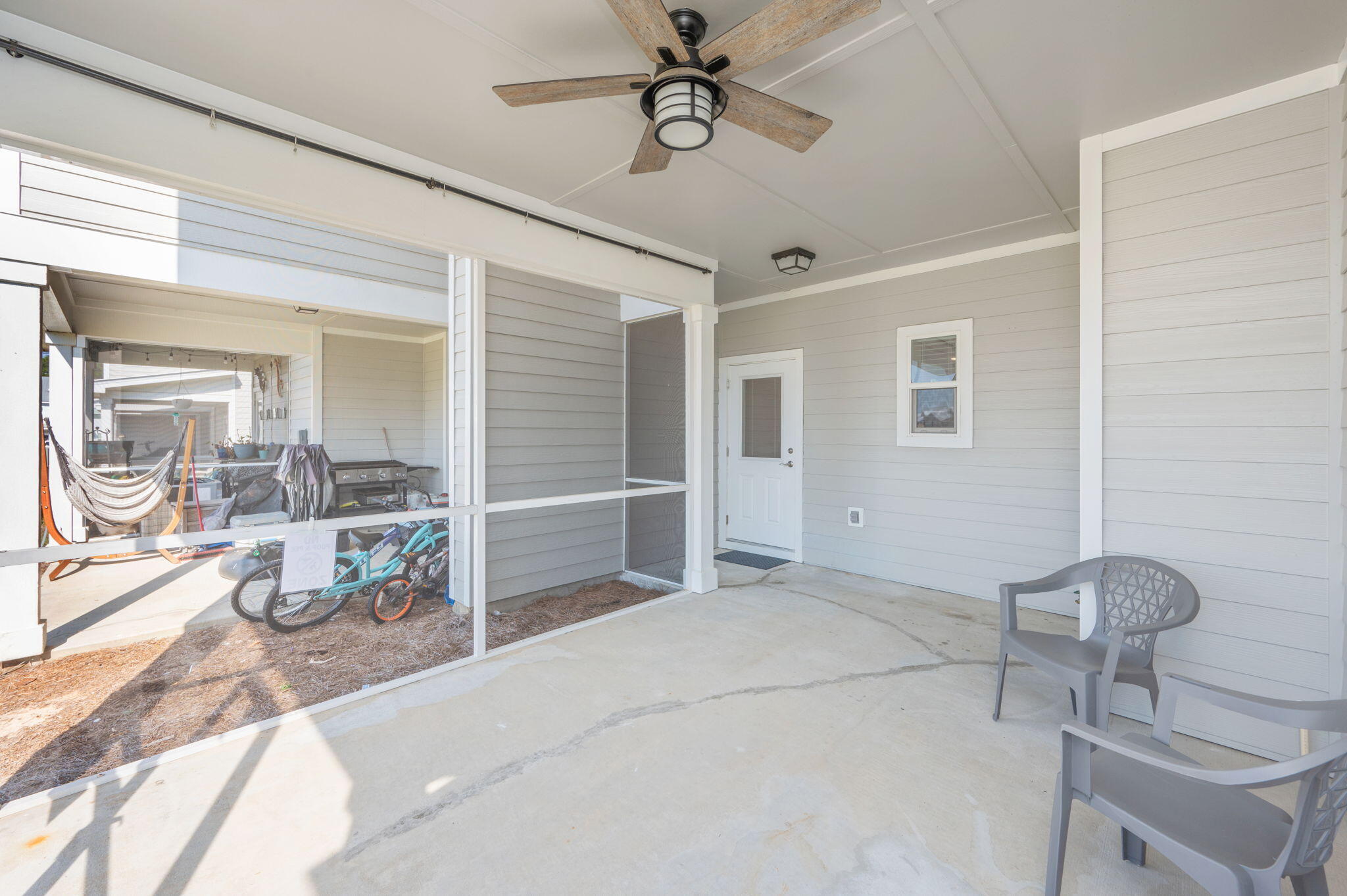 275 North Sand Palm Road, Unit 167VISTA Freeport, FL 32439 - Photo 30 of 40 a view of a livingroom with furniture and a ceiling fan