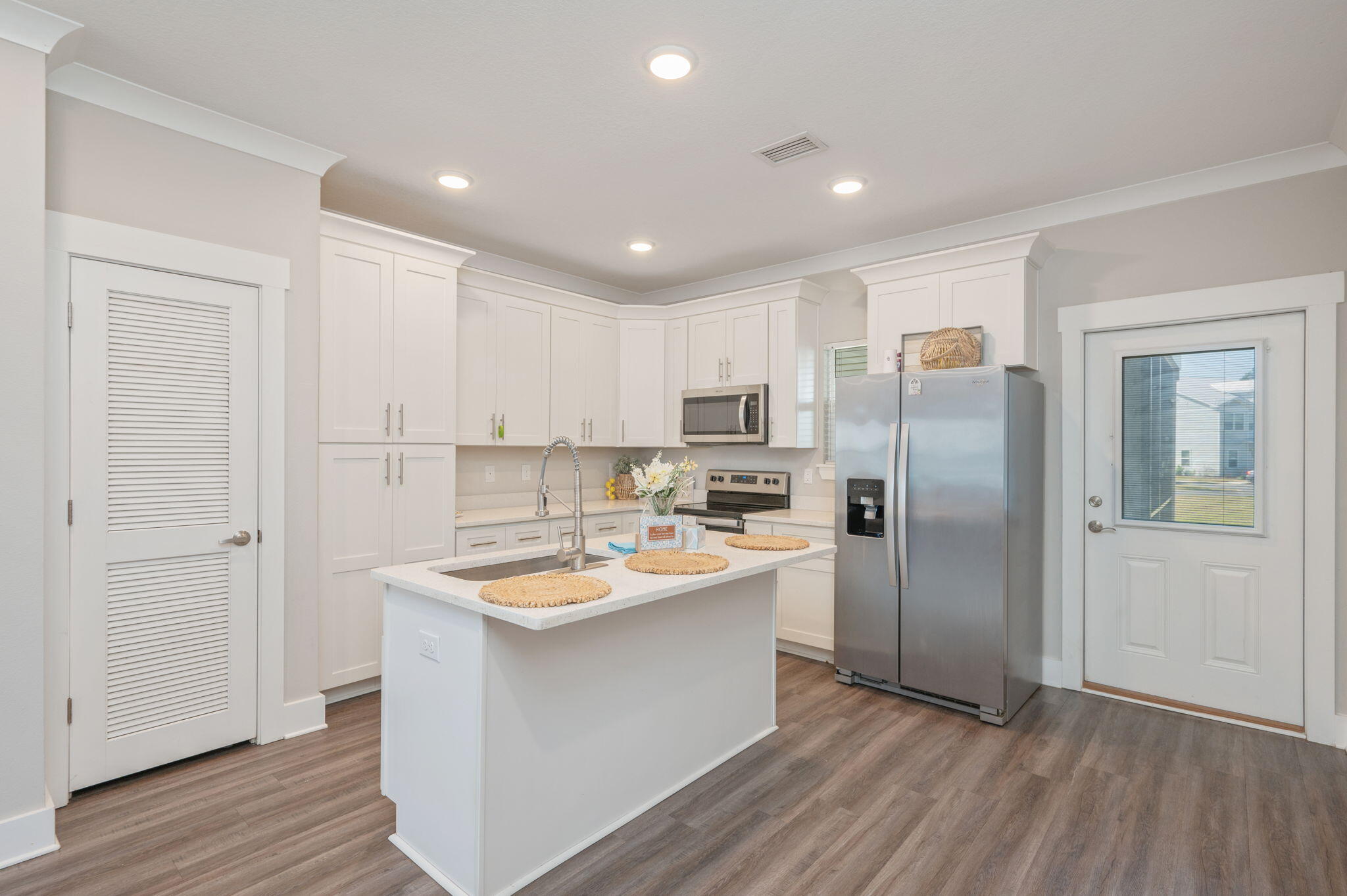 275 North Sand Palm Road, Unit 167VISTA Freeport, FL 32439 - Photo 10 of 40 a kitchen with a refrigerator sink and cabinets