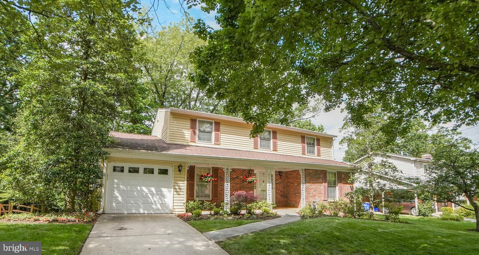 11816 Prestwick Road Potomac, MD 20854 - Photo 2 of 38 Great location in the Churchill School District