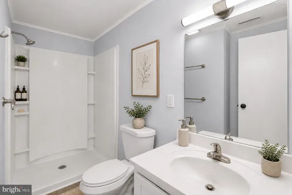 $2,800 | 108 Middle Point Court, Gaithersburg, MD 20877