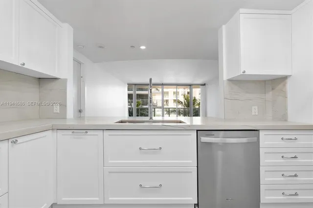 $1,700,000 | 9401 Collins Avenue, Unit 505, Surfside, FL 33154