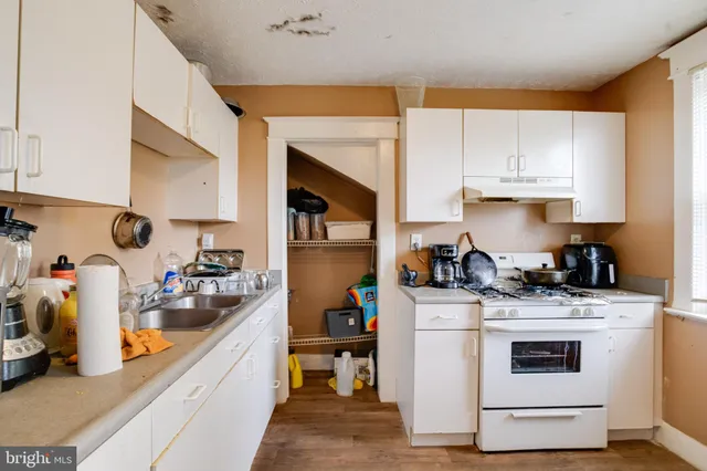 a bathroom with a toilet and a shower curtain