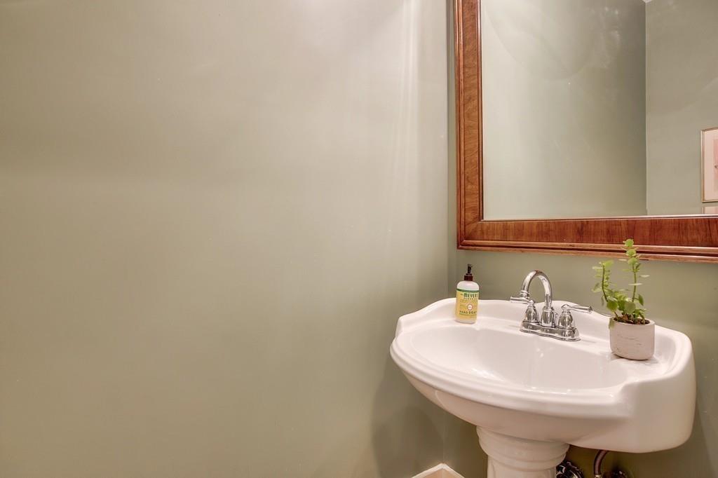 236 Carlisle Road Bedford, MA 01730 - Photo 16 of 29 Gallery Image 16